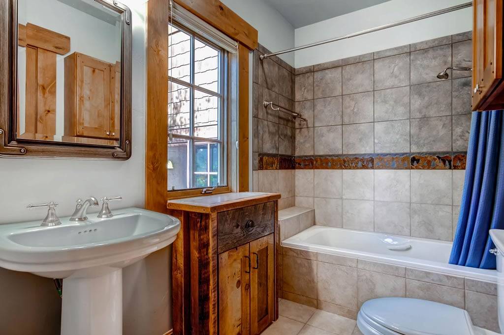 Bathroom - Hatari Lodge - Breckenridge Vacation Rental Bathroom - Hatari Lodge - Breckenridge Vacation Rental