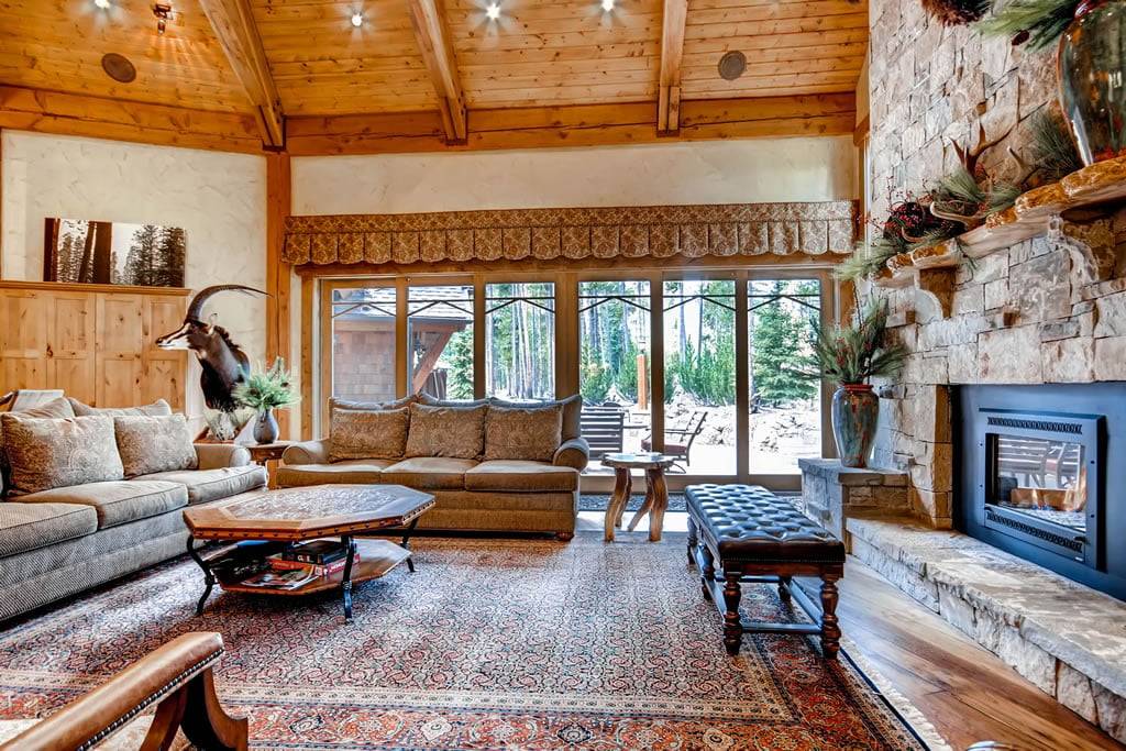 Living Area - Hatari Lodge - Breckenridge Vacation Rental Living Area - Hatari Lodge - Breckenridge Vacation Rental