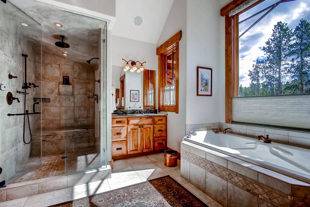 Bathroom - Hatari Lodge - Breckenridge Vacation Rental Bathroom - Hatari Lodge - Breckenridge Vacation Rental
