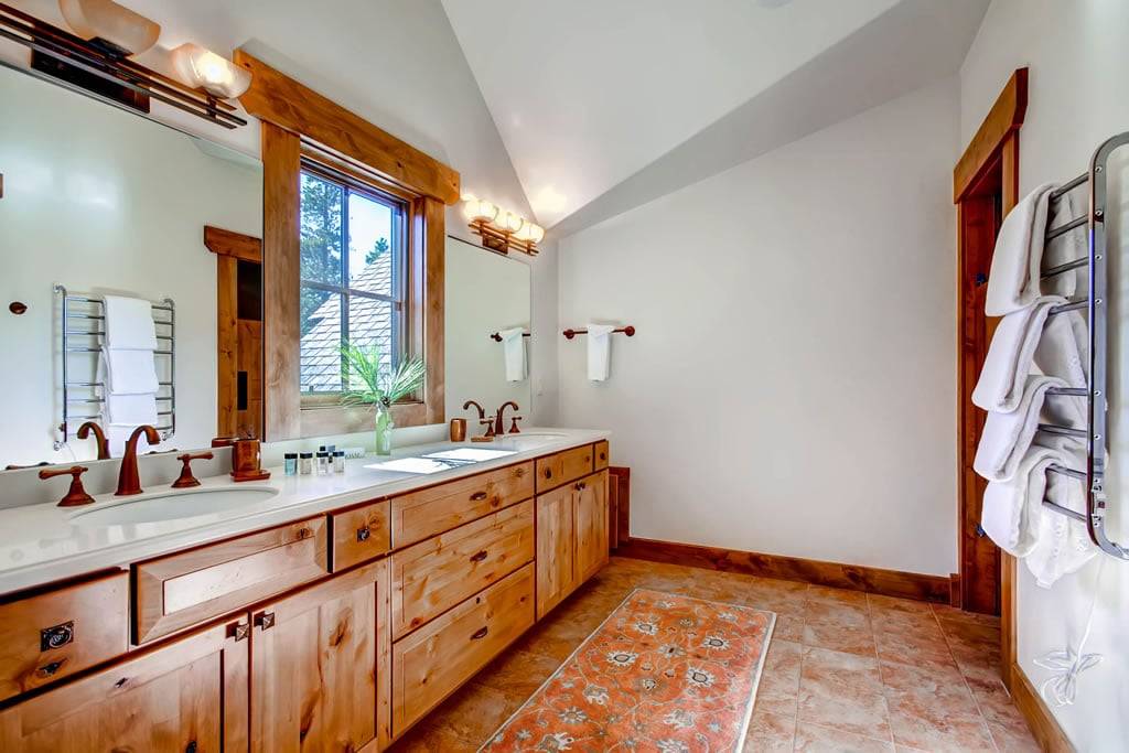 Bathroom - Hatari Lodge - Breckenridge Vacation Rental Bathroom - Hatari Lodge - Breckenridge Vacation Rental