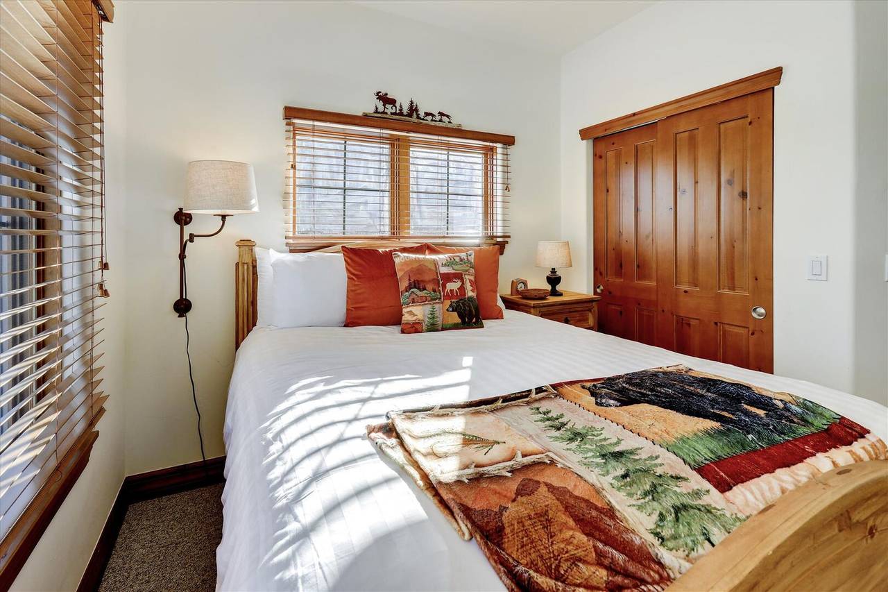 Bedroom - Highland Greens 66 - Breckenridge Vacation Rental Bedroom - Highland Greens 66 - Breckenridge Vacation Rental