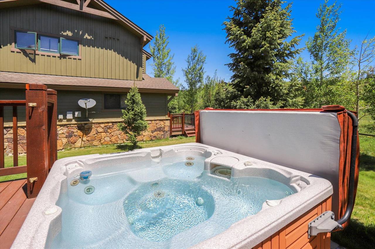 Hot Tub - Highland Greens Comfort - Breckenridge Vacation Rental Hot Tub - Highland Greens Comfort - Breckenridge Vacation Rental