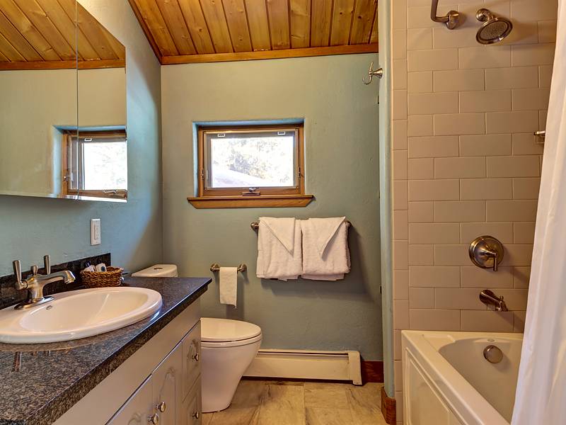 Bathroom - Lodge at Boreas Pass - Breckenridge Vacation Renal Bathroom - Lodge at Boreas Pass - Breckenridge Vacation Renal