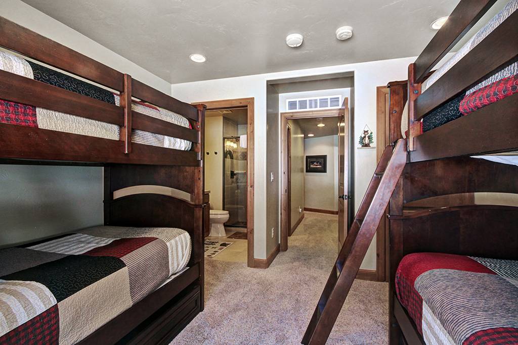 Bedroom - Lofty Fox Villa - Breckenridge Vacation Rental Bedroom - Lofty Fox Villa - Breckenridge Vacation Rental