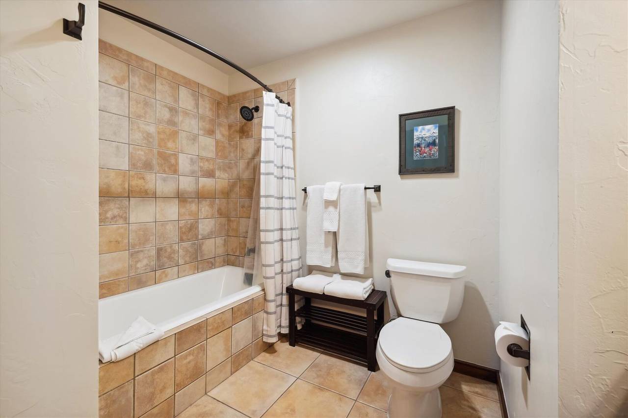 Bathroom - Main Street Junction 26 - Breckenridge Vacation Rental Bathroom - Main Street Junction 26 - Breckenridge Vacation Rental