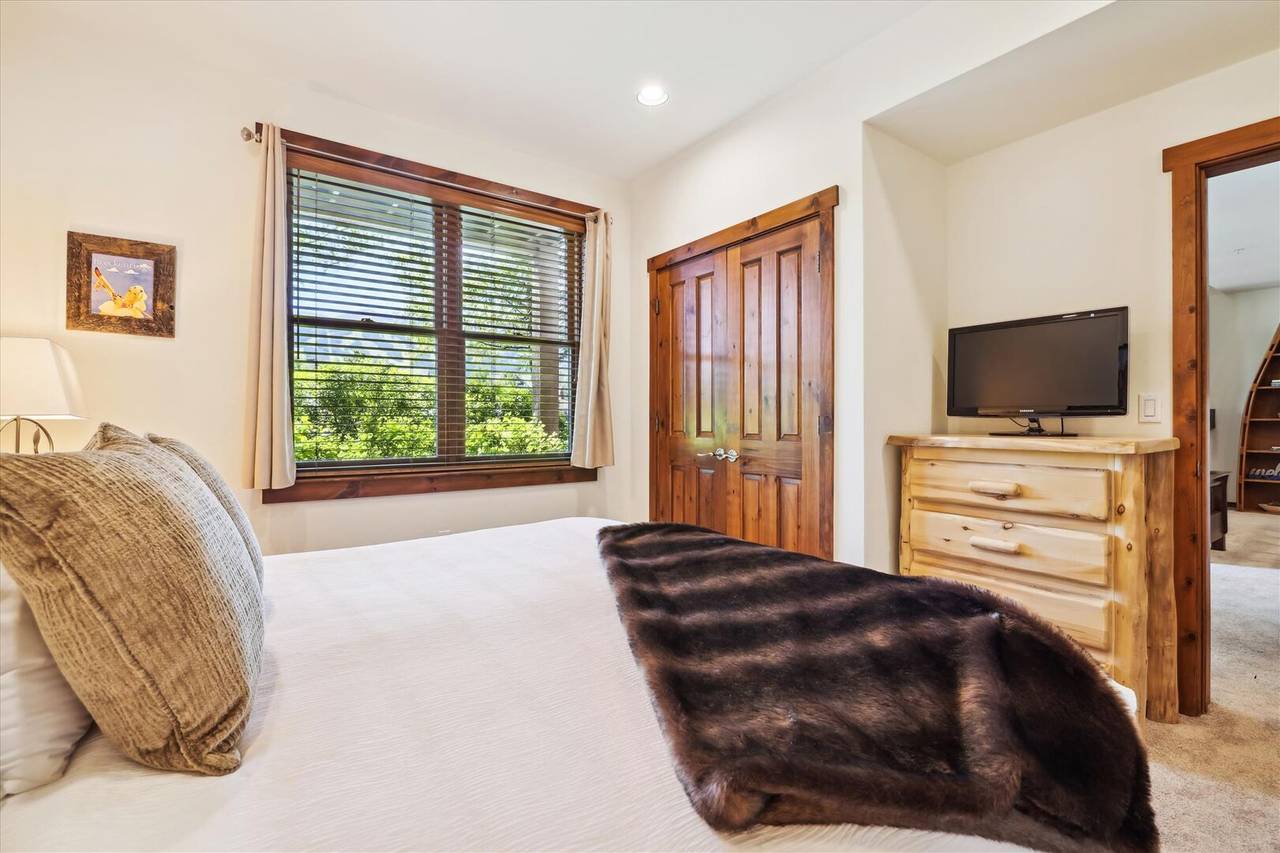 Bedroom - Main Street Junction 26 - Breckenridge Vacation Rental Bedroom - Main Street Junction 26 - Breckenridge Vacation Rental