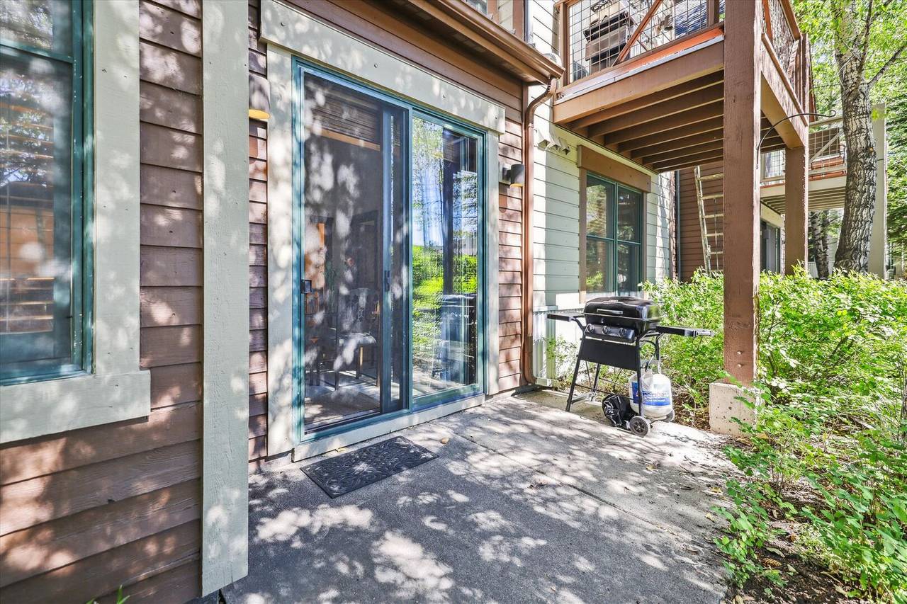 Patio - Main Street Junction 26 - Breckenridge Vacation Rental Patio - Main Street Junction 26 - Breckenridge Vacation Rental