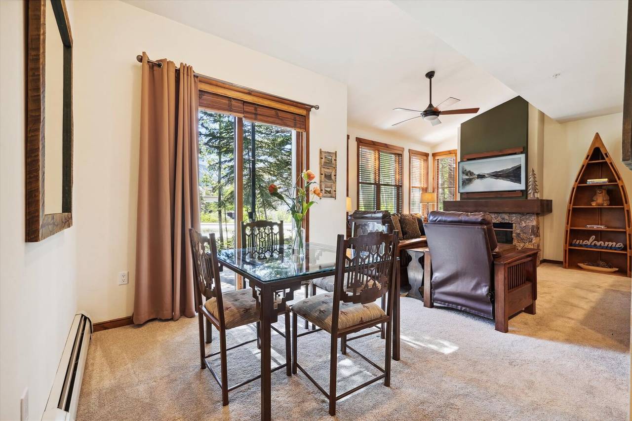 Dining Area - Main Street Junction 26 - Breckenridge Vacation Rental Dining Area - Main Street Junction 26 - Breckenridge Vacation Rental