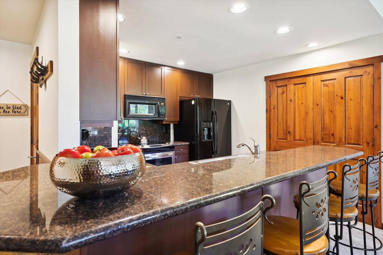 Kitchen - Main Street Junction 26 - Breckenridge Vacation Rental Kitchen - Main Street Junction 26 - Breckenridge Vacation Rental