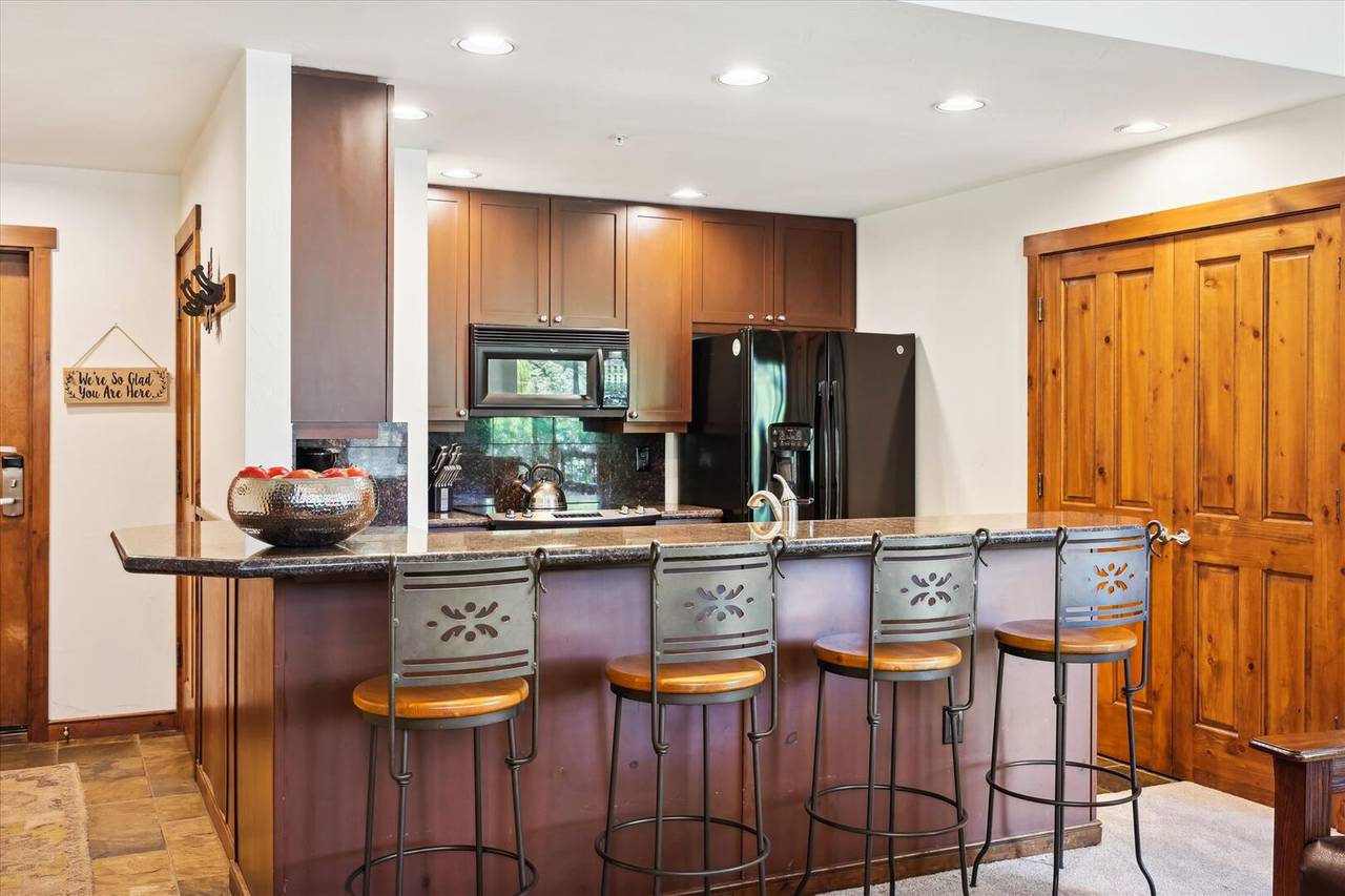 Kitchen - Main Street Junction 26 - Breckenridge Vacation Rental Kitchen - Main Street Junction 26 - Breckenridge Vacation Rental