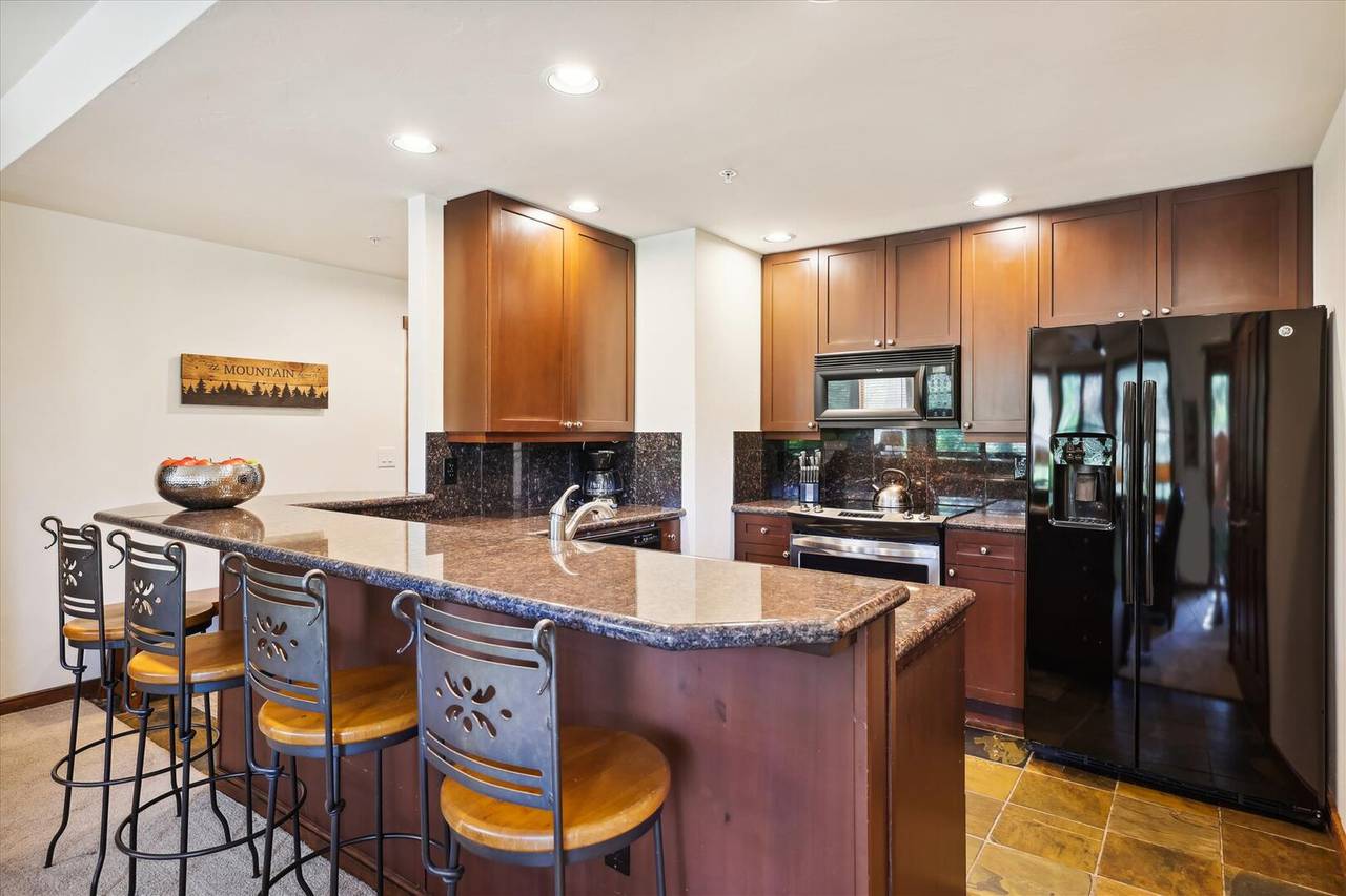 Kitchen - Main Street Junction 26 - Breckenridge Vacation Rental Kitchen - Main Street Junction 26 - Breckenridge Vacation Rental