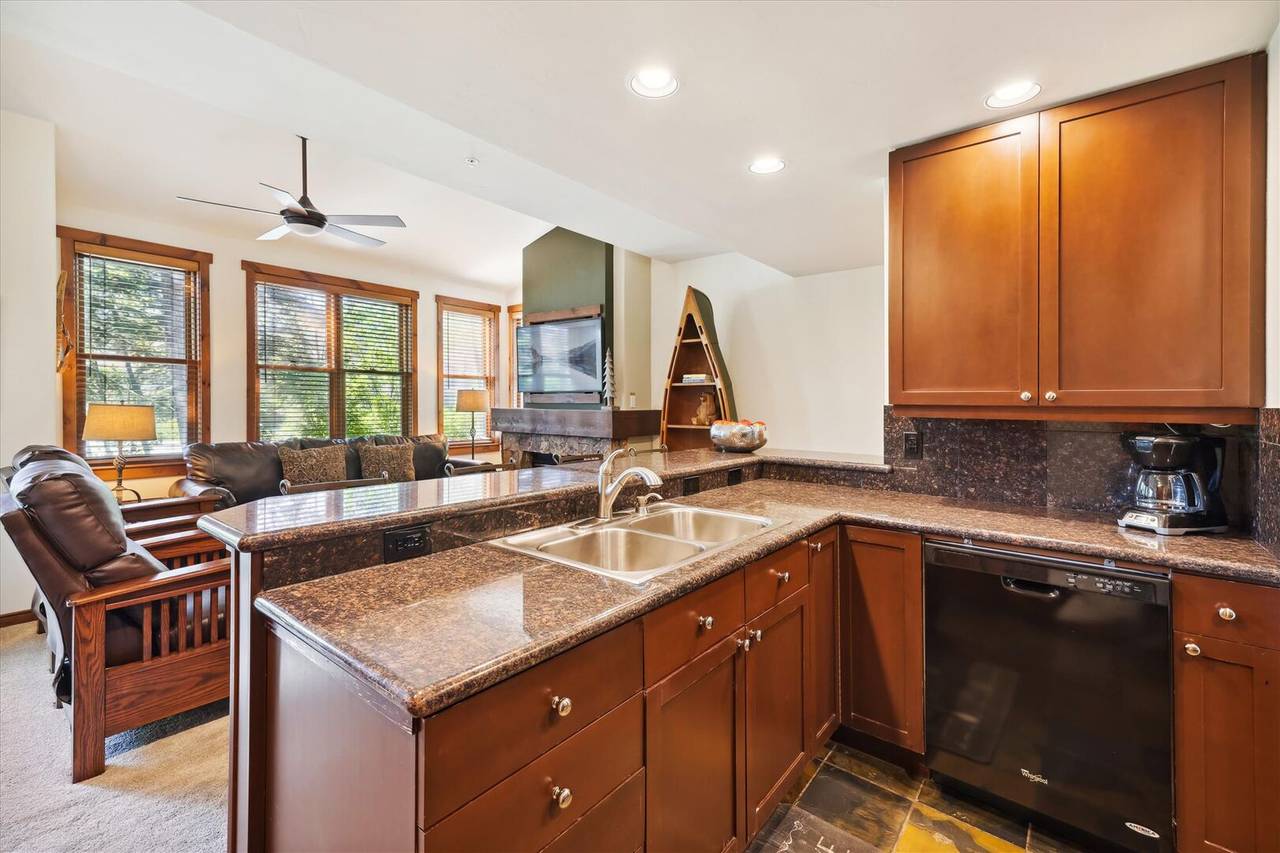 Kitchen - Main Street Junction 26 - Breckenridge Vacation Rental Kitchen - Main Street Junction 26 - Breckenridge Vacation Rental