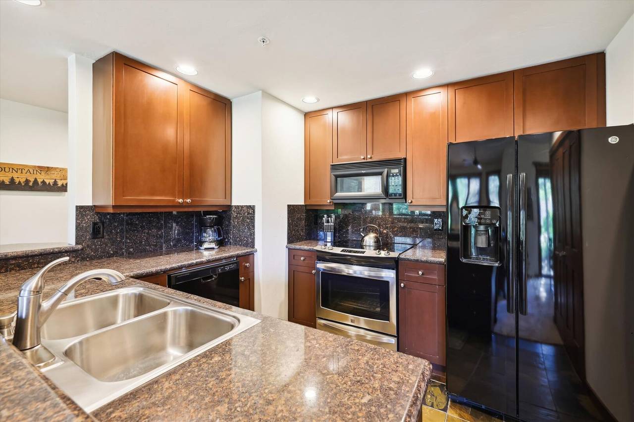 Kitchen - Main Street Junction 26 - Breckenridge Vacation Rental Kitchen - Main Street Junction 26 - Breckenridge Vacation Rental