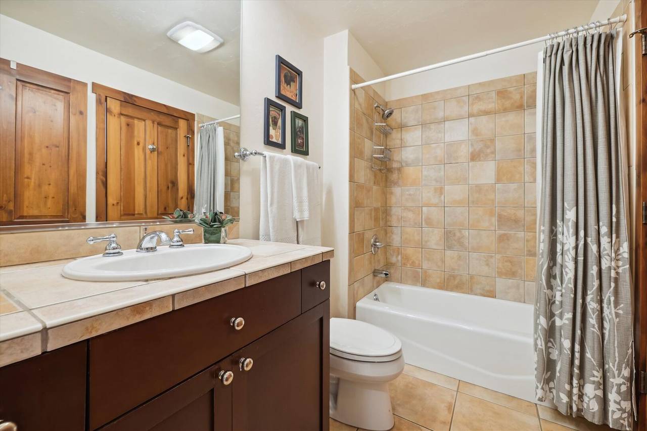 Bathroom - Main Street Junction 28 - Breckenridge Vacation Rental Bathroom - Main Street Junction 28 - Breckenridge Vacation Rental