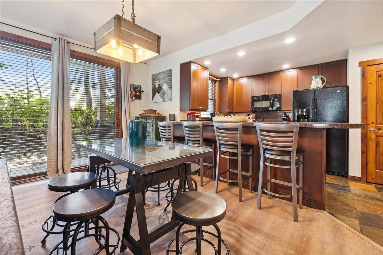 Dining Area - Main Street Junction 28 - Breckenridge Vacation Rental Dining Area - Main Street Junction 28 - Breckenridge Vacation Rental