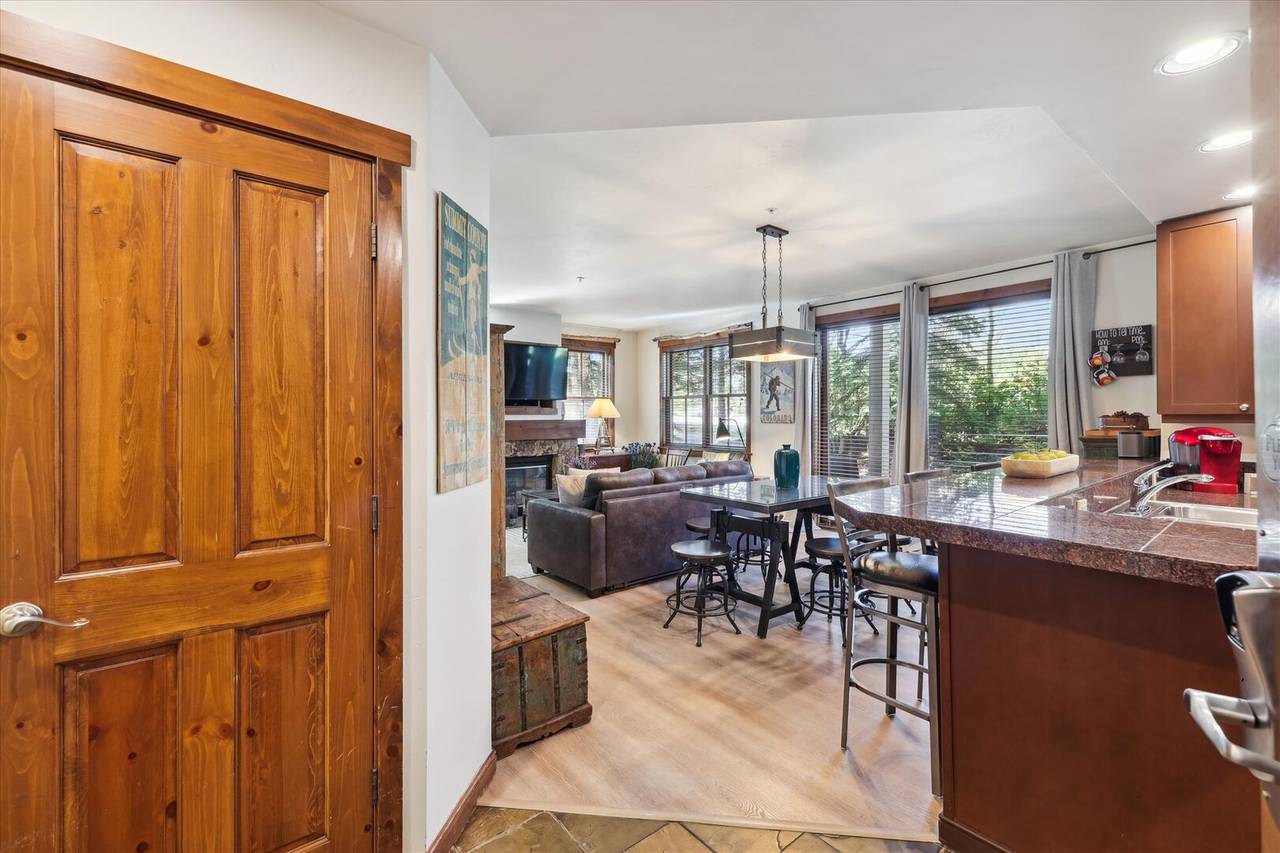 Kitchen - Main Street Junction 28 - Breckenridge Vacation Rental Kitchen - Main Street Junction 28 - Breckenridge Vacation Rental