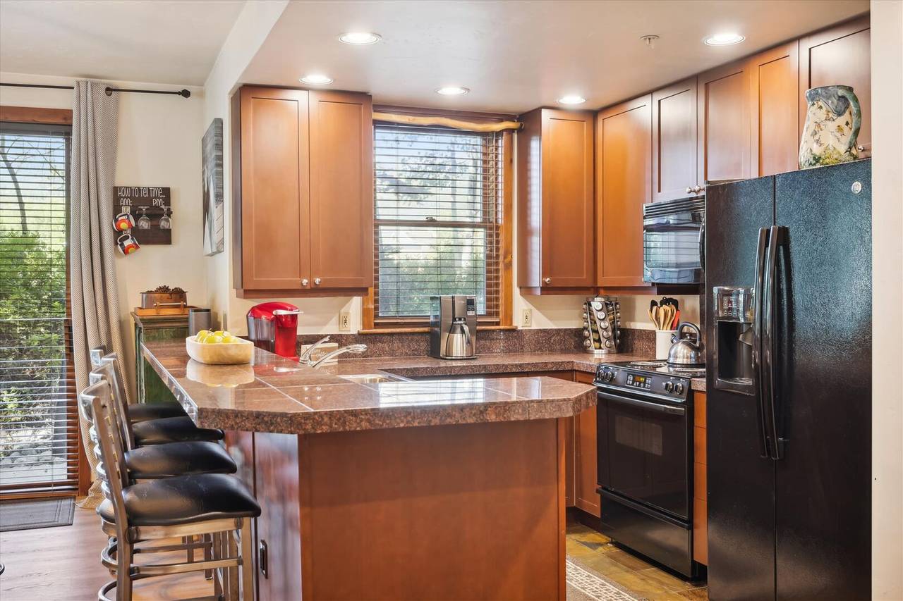 Kitchen - Main Street Junction 28 - Breckenridge Vacation Rental Kitchen - Main Street Junction 28 - Breckenridge Vacation Rental