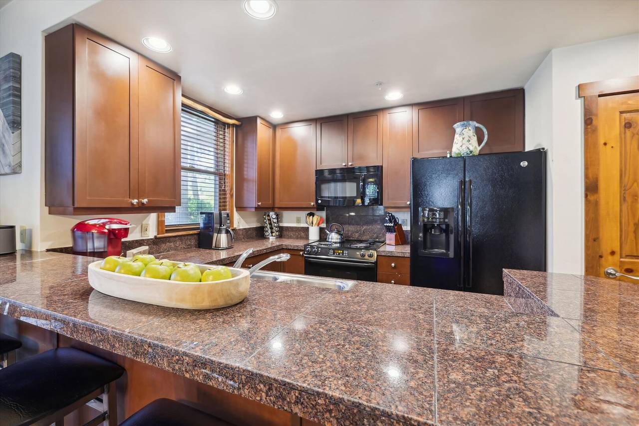 Kitchen - Main Street Junction 28 - Breckenridge Vacation Rental Kitchen - Main Street Junction 28 - Breckenridge Vacation Rental