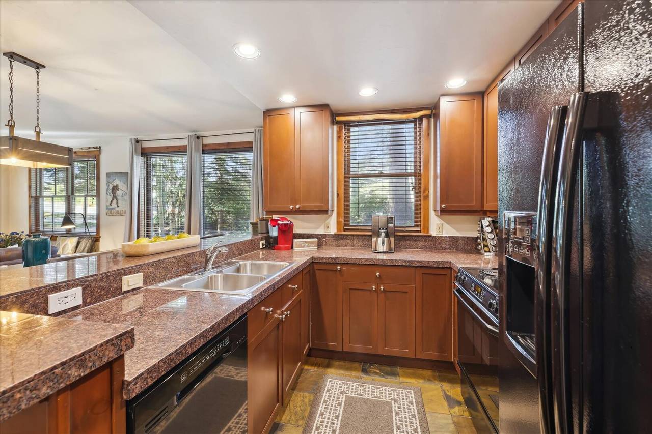 Kitchen - Main Street Junction 28 - Breckenridge Vacation Rental Kitchen - Main Street Junction 28 - Breckenridge Vacation Rental