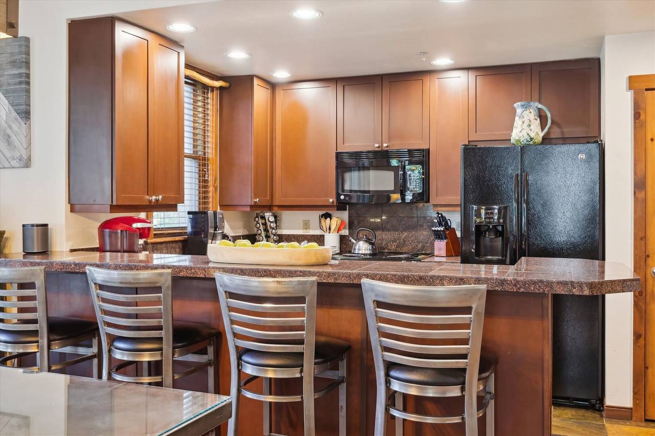 Kitchen - Main Street Junction 28 - Breckenridge Vacation Rental Kitchen - Main Street Junction 28 - Breckenridge Vacation Rental