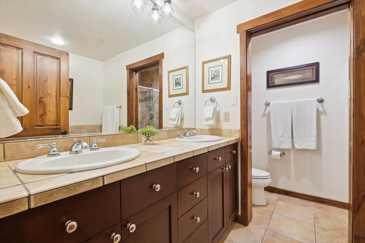 Bathroom - Main Street Junction 28 - Breckenridge Vacation Rental Bathroom - Main Street Junction 28 - Breckenridge Vacation Rental