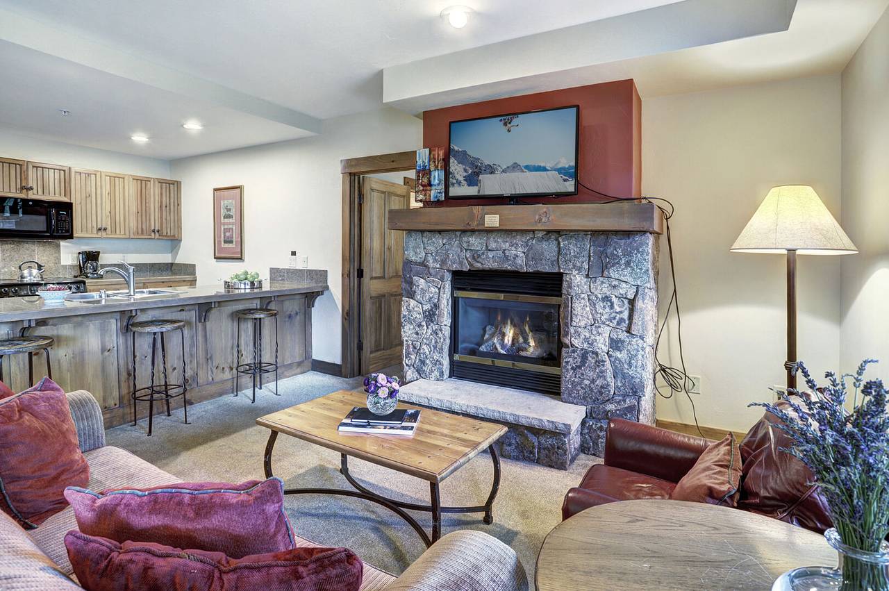 Living Room - Mountain Thunder Lodge 1209 - Breckenridge Vacation Rental Living Room - Mountain Thunder Lodge 1209 - Breckenridge Vacation Rental