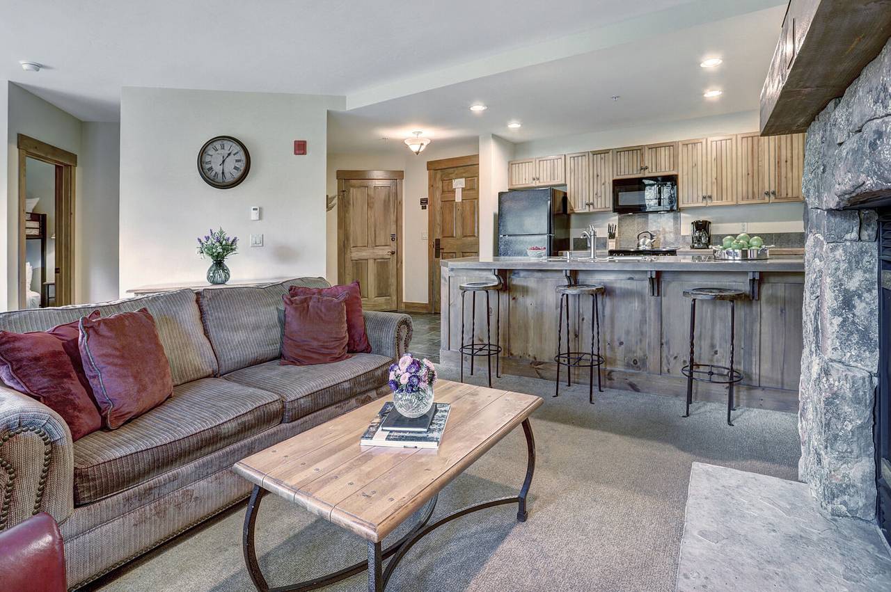 Living Room - Mountain Thunder Lodge 1209 - Breckenridge Vacation Rental Living Room - Mountain Thunder Lodge 1209 - Breckenridge Vacation Rental