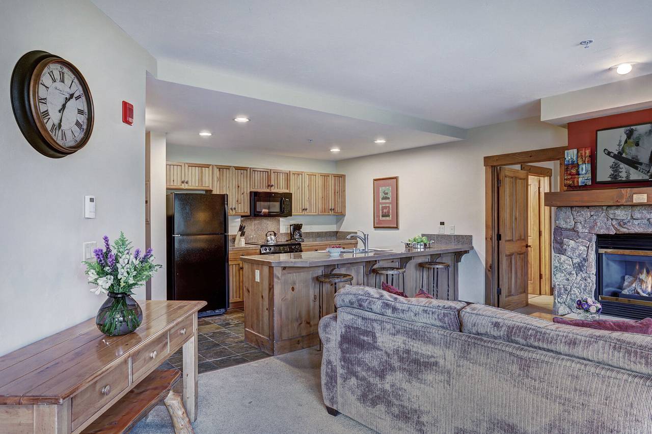 Living Room - Mountain Thunder Lodge 1209 - Breckenridge Vacation Rental Living Room - Mountain Thunder Lodge 1209 - Breckenridge Vacation Rental