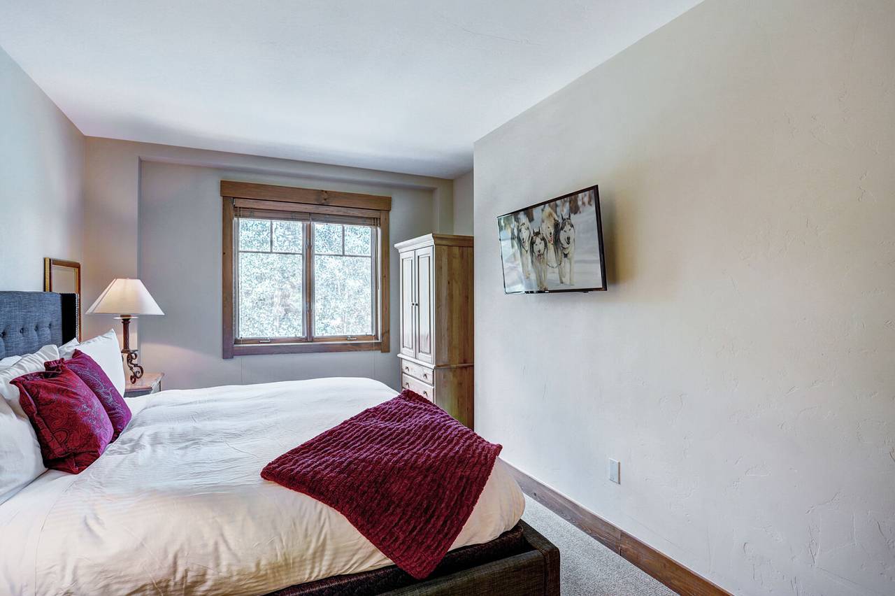 Bedroom - Mountain Thunder Lodge 1209 - Breckenridge Vacation Rental Bedroom - Mountain Thunder Lodge 1209 - Breckenridge Vacation Rental