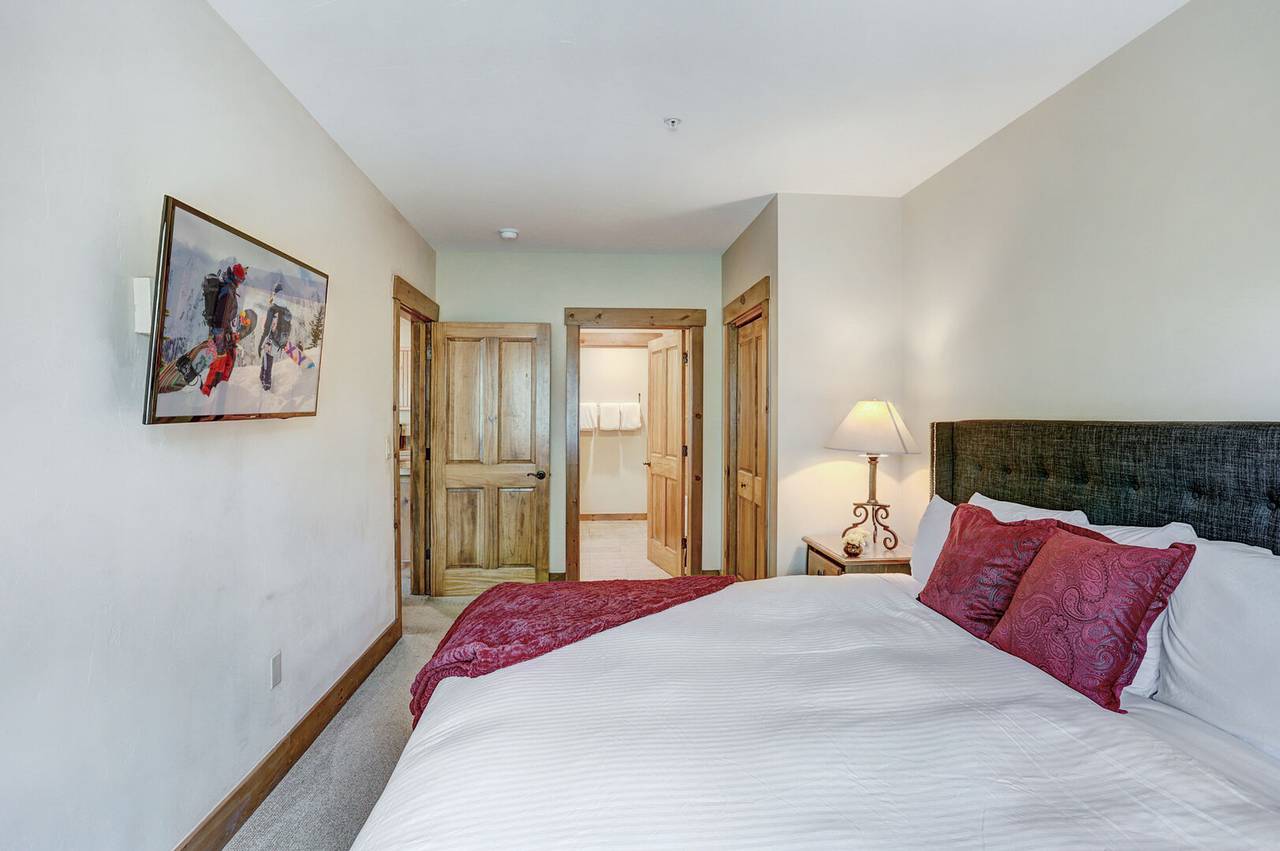 Bedroom - Mountain Thunder Lodge 1209 - Breckenridge Vacation Rental Bedroom - Mountain Thunder Lodge 1209 - Breckenridge Vacation Rental