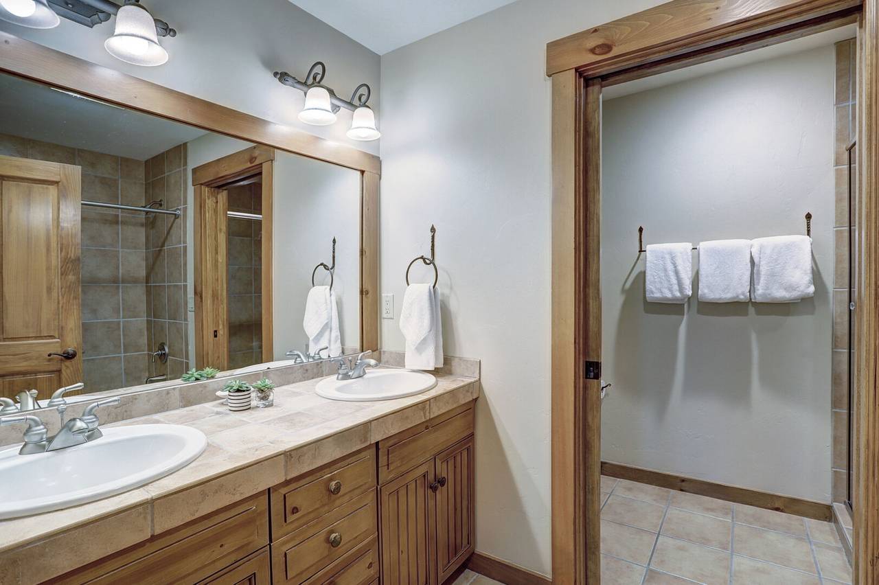 Bathroom - Mountain Thunder Lodge 1209 - Breckenridge Vacation Rental Bathroom - Mountain Thunder Lodge 1209 - Breckenridge Vacation Rental