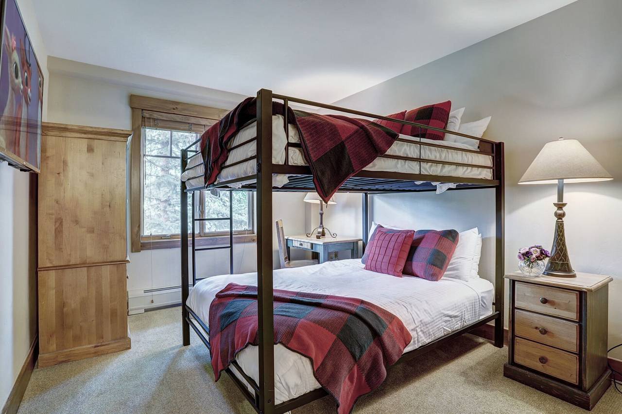 Bedroom - Mountain Thunder Lodge 1209 - Breckenridge Vacation Rental Bedroom - Mountain Thunder Lodge 1209 - Breckenridge Vacation Rental