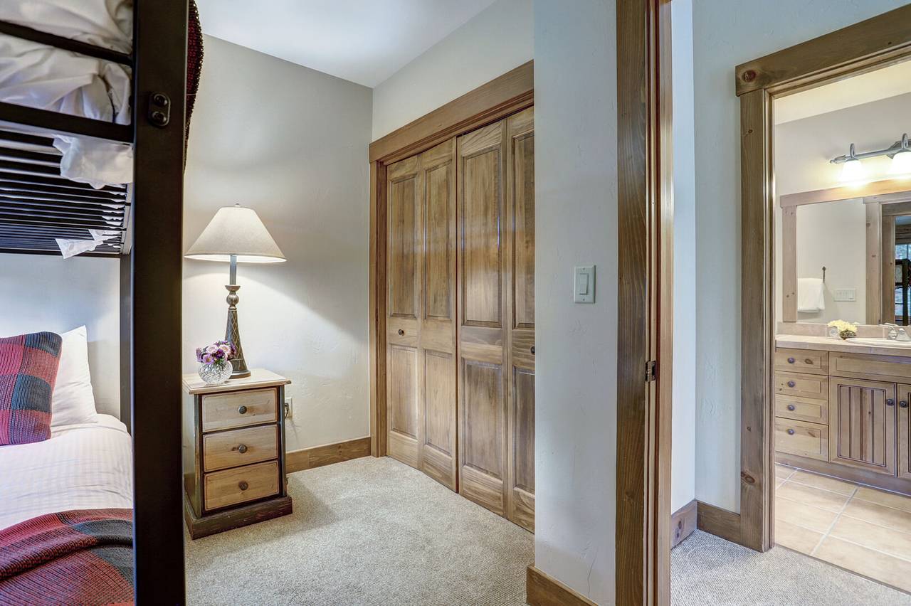 Bedroom - Mountain Thunder Lodge 1209 - Breckenridge Vacation Rental Bedroom - Mountain Thunder Lodge 1209 - Breckenridge Vacation Rental