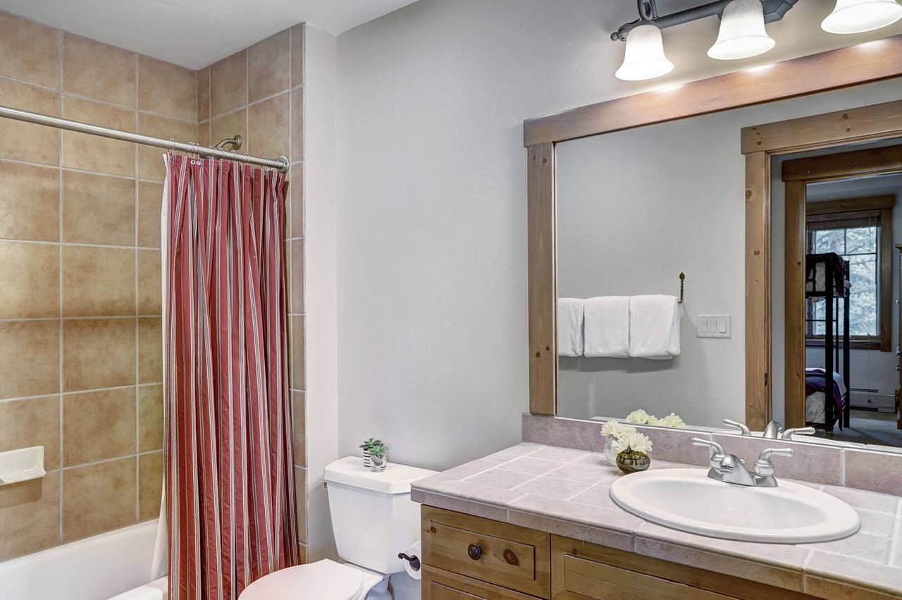 Bathroom - Mountain Thunder Lodge 1209 - Breckenridge Vacation Rental Bathroom - Mountain Thunder Lodge 1209 - Breckenridge Vacation Rental