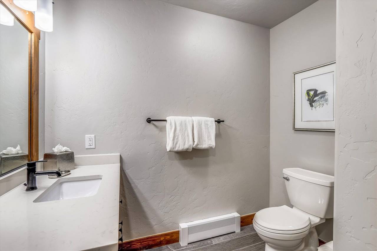 Bathroom - Mountain Thunder Lodge 305 - Breckenridge Vacation Rental Bathroom - Mountain Thunder Lodge 305 - Breckenridge Vacation Rental