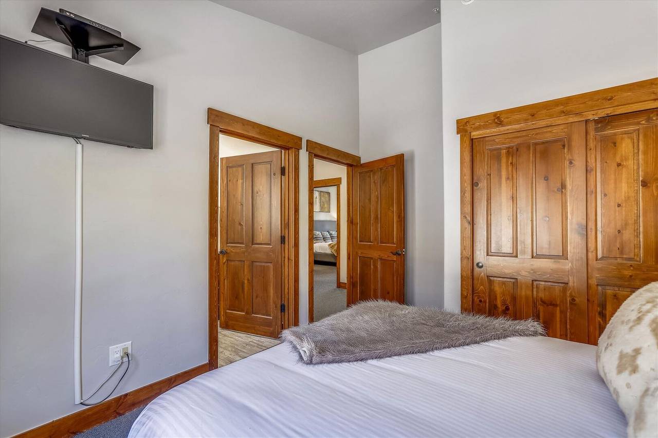 Bedroom - Mountain Thunder Lodge 305 - Breckenridge Vacation Rental Bedroom - Mountain Thunder Lodge 305 - Breckenridge Vacation Rental