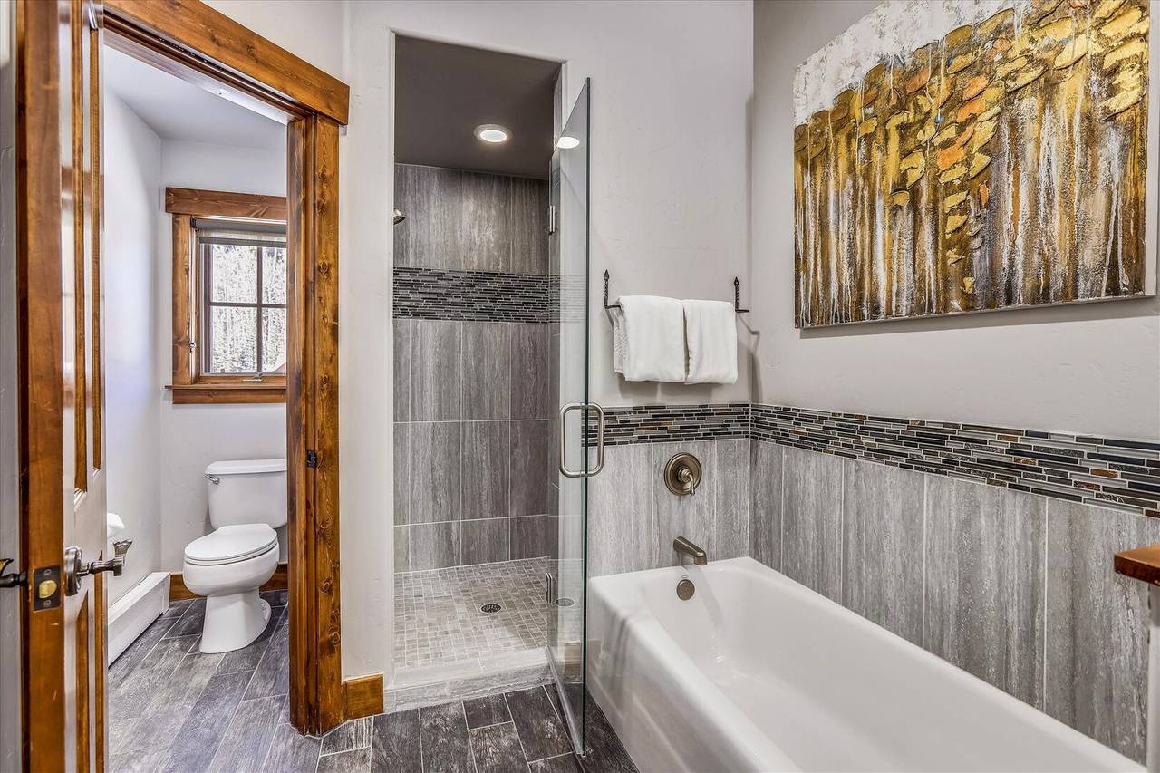 Bathroom - Mountain Thunder Lodge 305 - Breckenridge Vacation Rental Bathroom - Mountain Thunder Lodge 305 - Breckenridge Vacation Rental