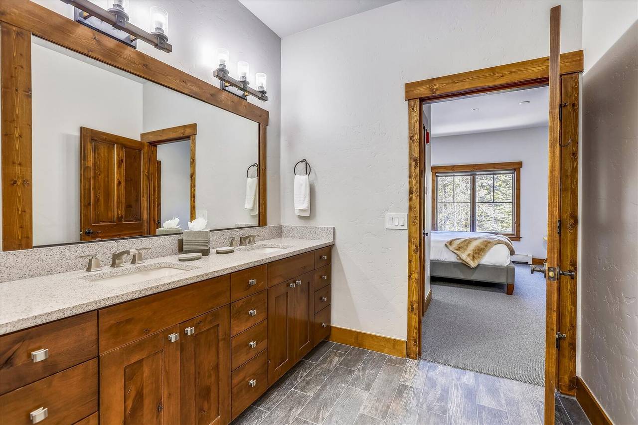 Bathroom - Mountain Thunder Lodge 305 - Breckenridge Vacation Rental Bathroom - Mountain Thunder Lodge 305 - Breckenridge Vacation Rental