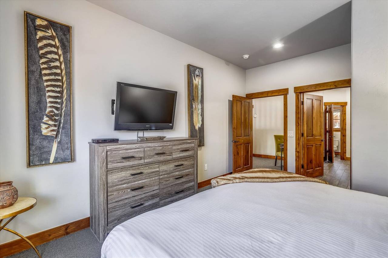 Bedroom - Mountain Thunder Lodge 305 - Breckenridge Vacation Rental Bedroom - Mountain Thunder Lodge 305 - Breckenridge Vacation Rental