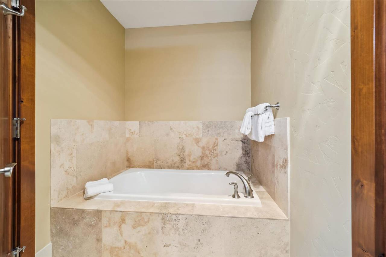 Bathroom - One Ski Hill Place 8307 - Breckenridge Vacation Rental Bathroom - One Ski Hill Place 8307 - Breckenridge Vacation Rental