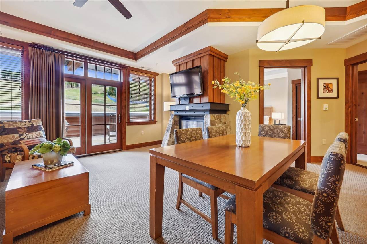 Dining Area - One Ski Hill Place 8307 - Breckenridge Vacation Rental Dining Area - One Ski Hill Place 8307 - Breckenridge Vacation Rental