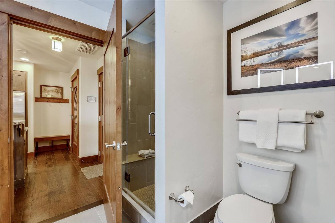 Bathroom - One Ski Hill Place 8312 - Breckenridge Vacation Rental Bathroom - One Ski Hill Place 8312 - Breckenridge Vacation Rental