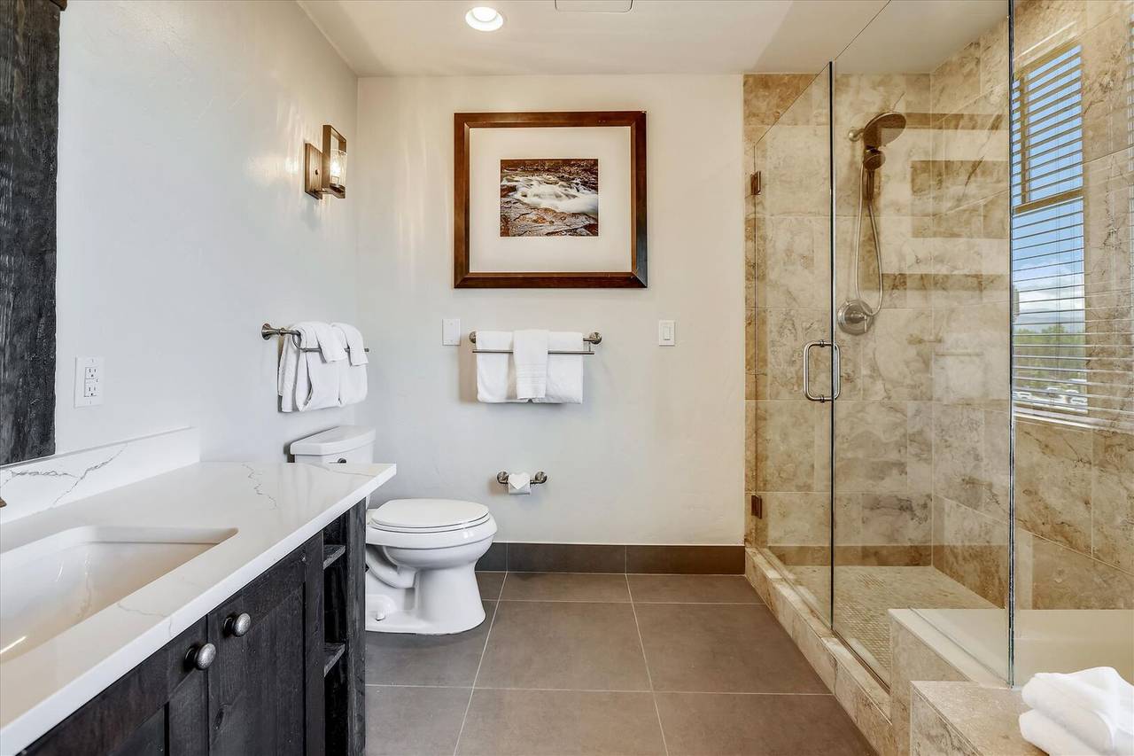 Bathroom - One Ski Hill Place 8312 - Breckenridge Vacation Rental Bathroom - One Ski Hill Place 8312 - Breckenridge Vacation Rental