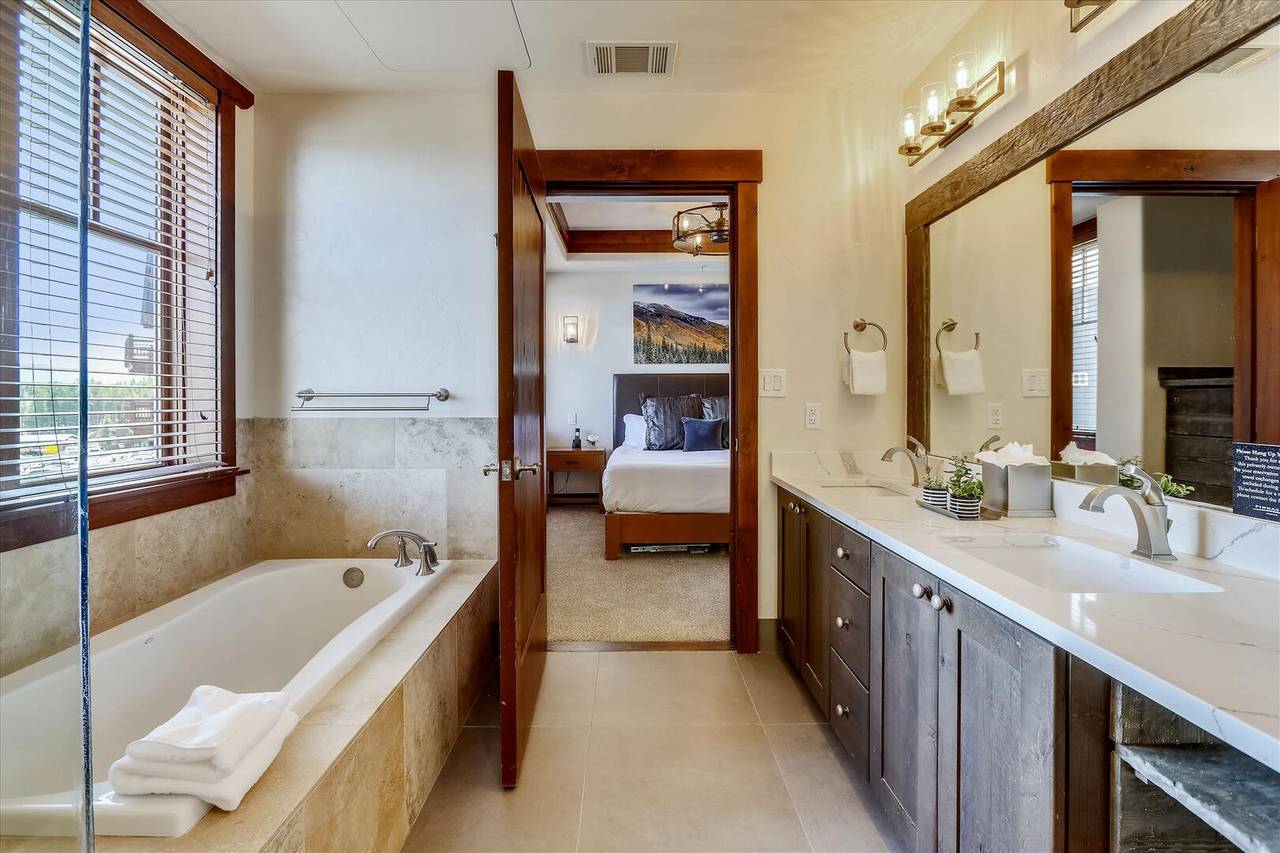 Bathroom - One Ski Hill Place 8312 - Breckenridge Vacation Rental Bathroom - One Ski Hill Place 8312 - Breckenridge Vacation Rental