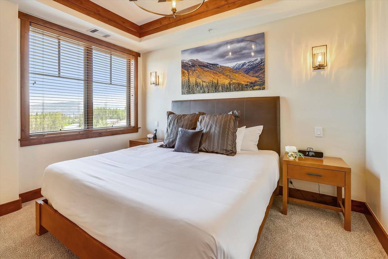 Bedroom - One Ski Hill Place 8312 - Breckenridge Vacation Rental Bedroom - One Ski Hill Place 8312 - Breckenridge Vacation Rental