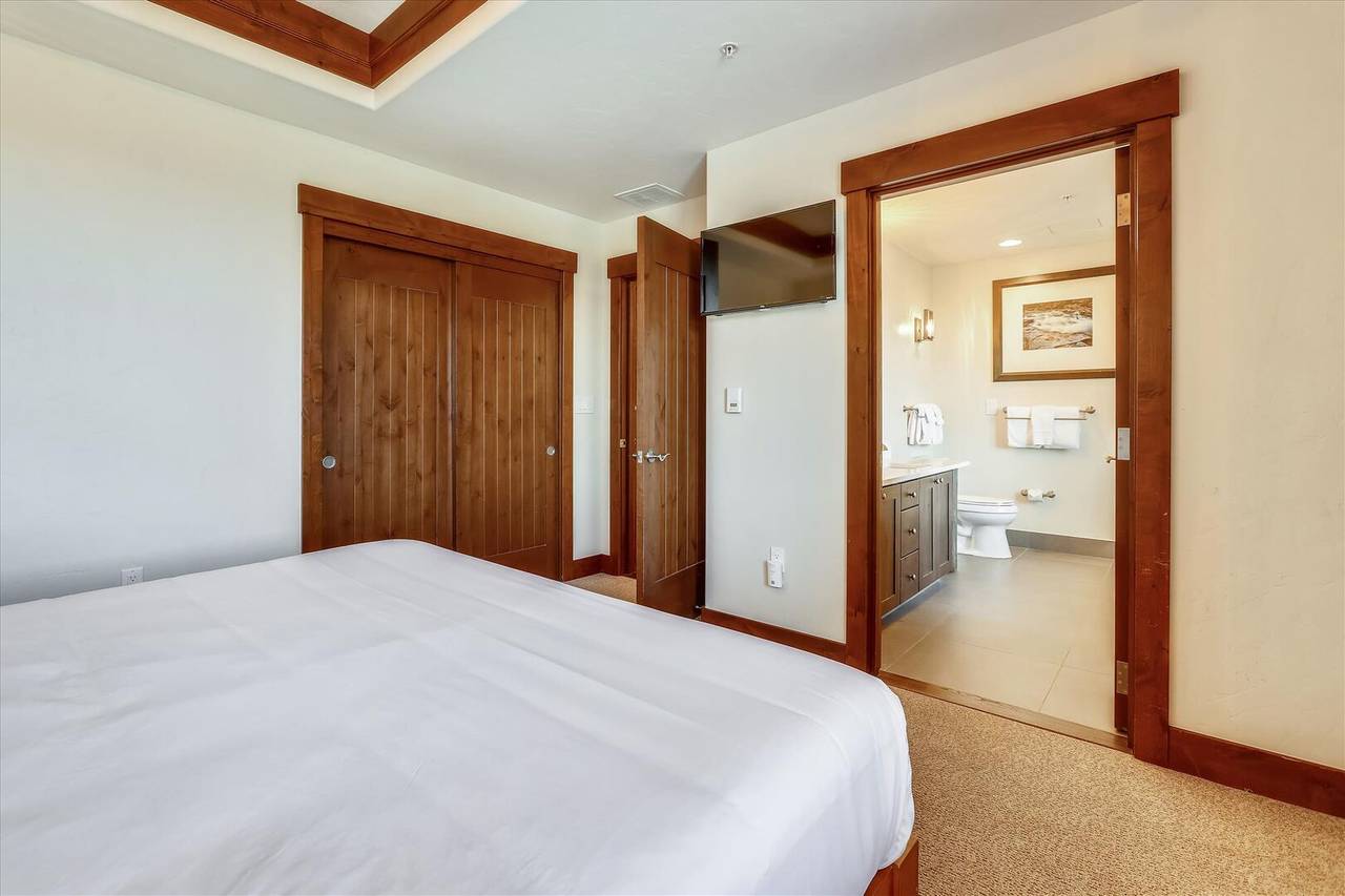 Bedroom - One Ski Hill Place 8312 - Breckenridge Vacation Rental Bedroom - One Ski Hill Place 8312 - Breckenridge Vacation Rental