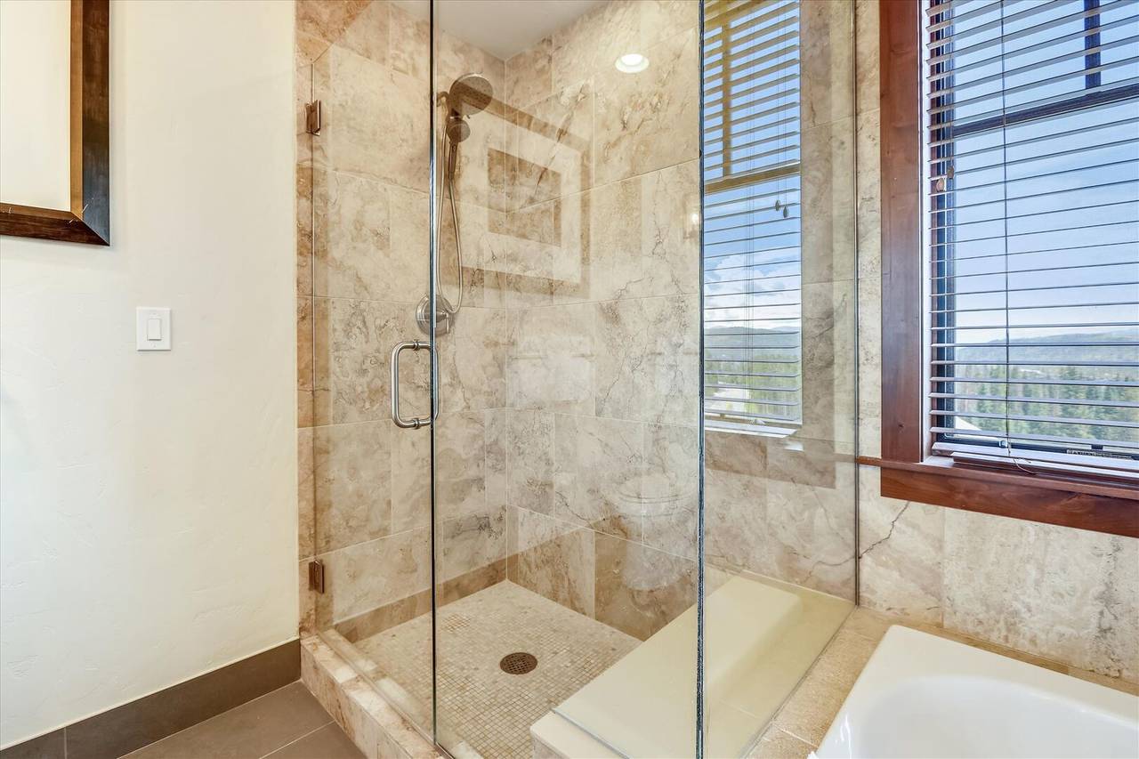 Bathroom - One Ski Hill Place 8312 - Breckenridge Vacation Rental Bathroom - One Ski Hill Place 8312 - Breckenridge Vacation Rental