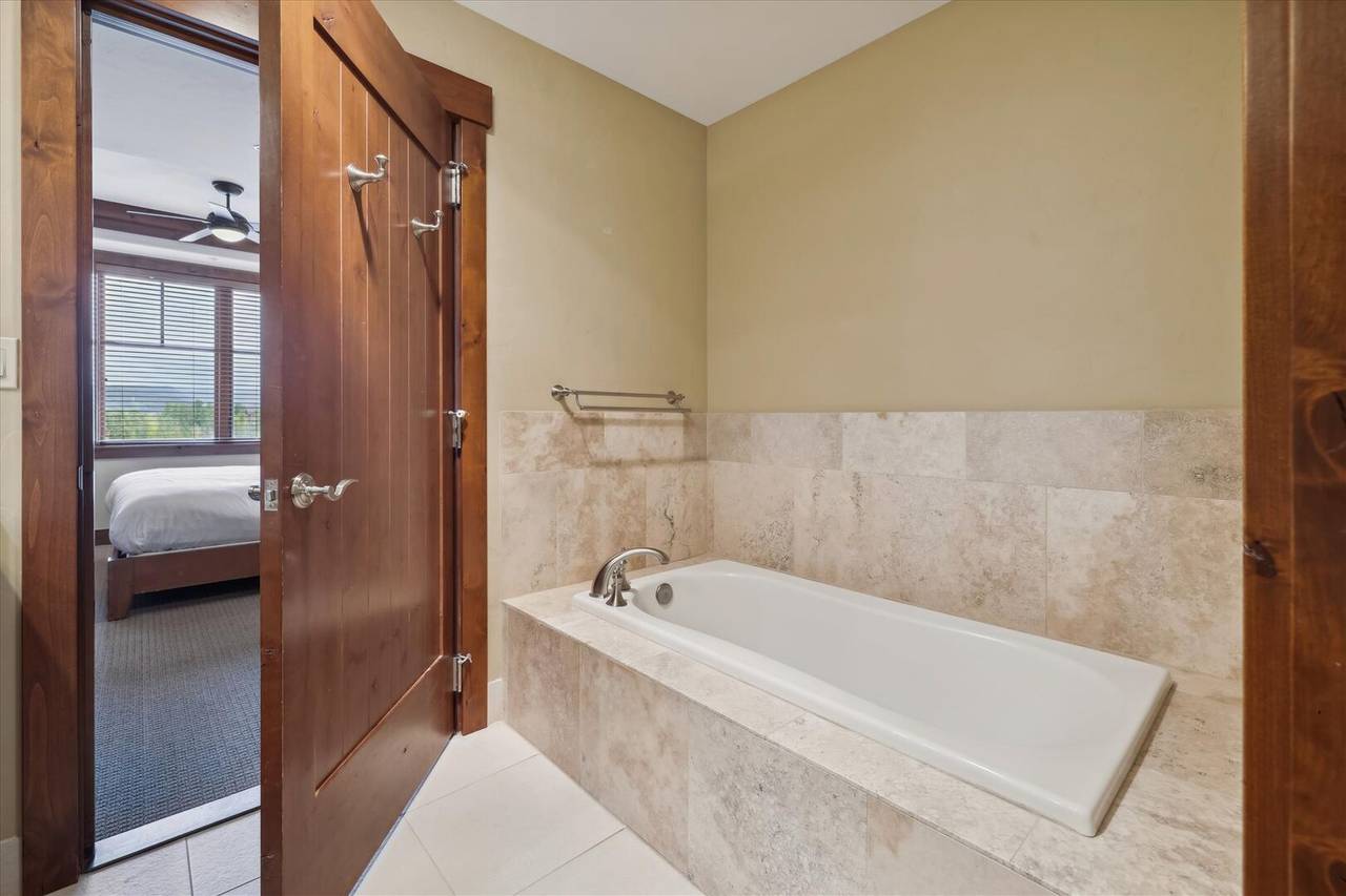 Bathroom - One Ski Hill Place 8312 - Breckenridge Vacation Rental Bathroom - One Ski Hill Place 8312 - Breckenridge Vacation Rental