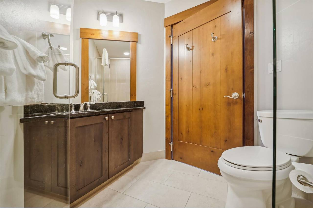 Bathroom - One Ski Hill Place 8424 - Breckenridge Vacation Rental Bathroom - One Ski Hill Place 8424 - Breckenridge Vacation Rental