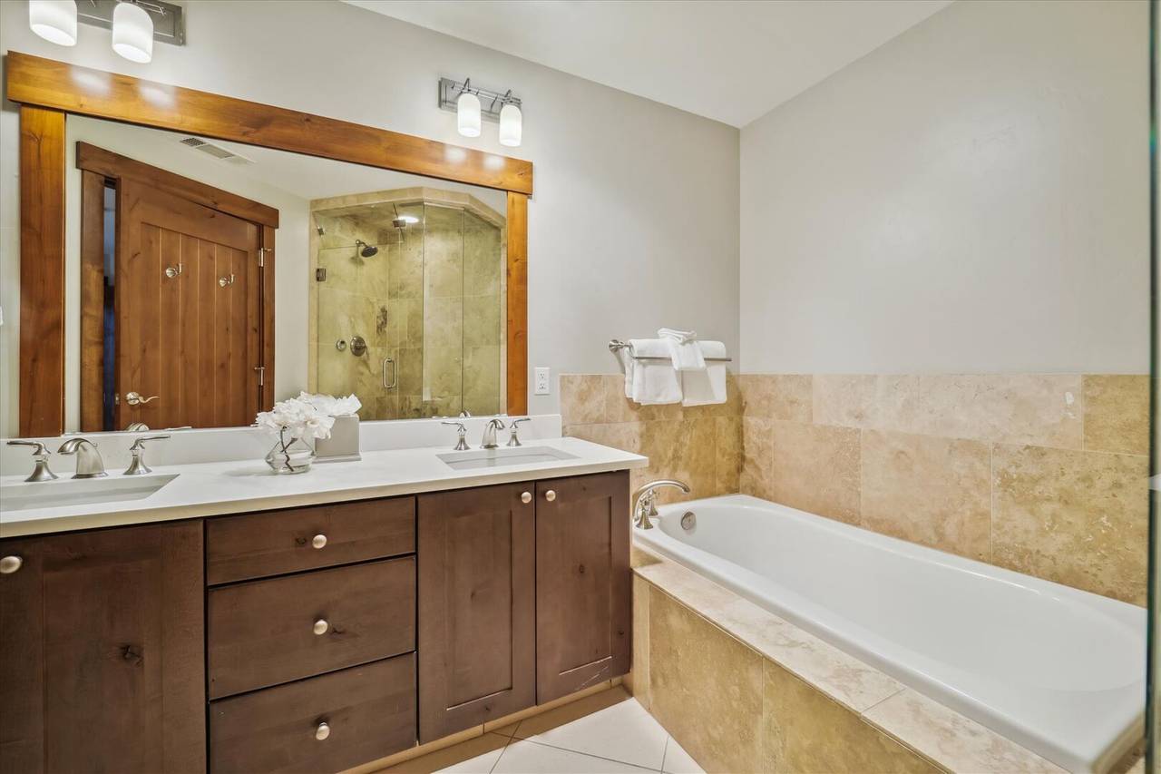 Bathroom - One Ski Hill Place 8424 - Breckenridge Vacation Rental Bathroom - One Ski Hill Place 8424 - Breckenridge Vacation Rental